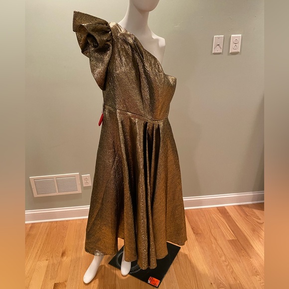 Mac Duggal Asymmetric Metallic Tea-Length Dress. Size 0 and 12 - Picture 13 of 13